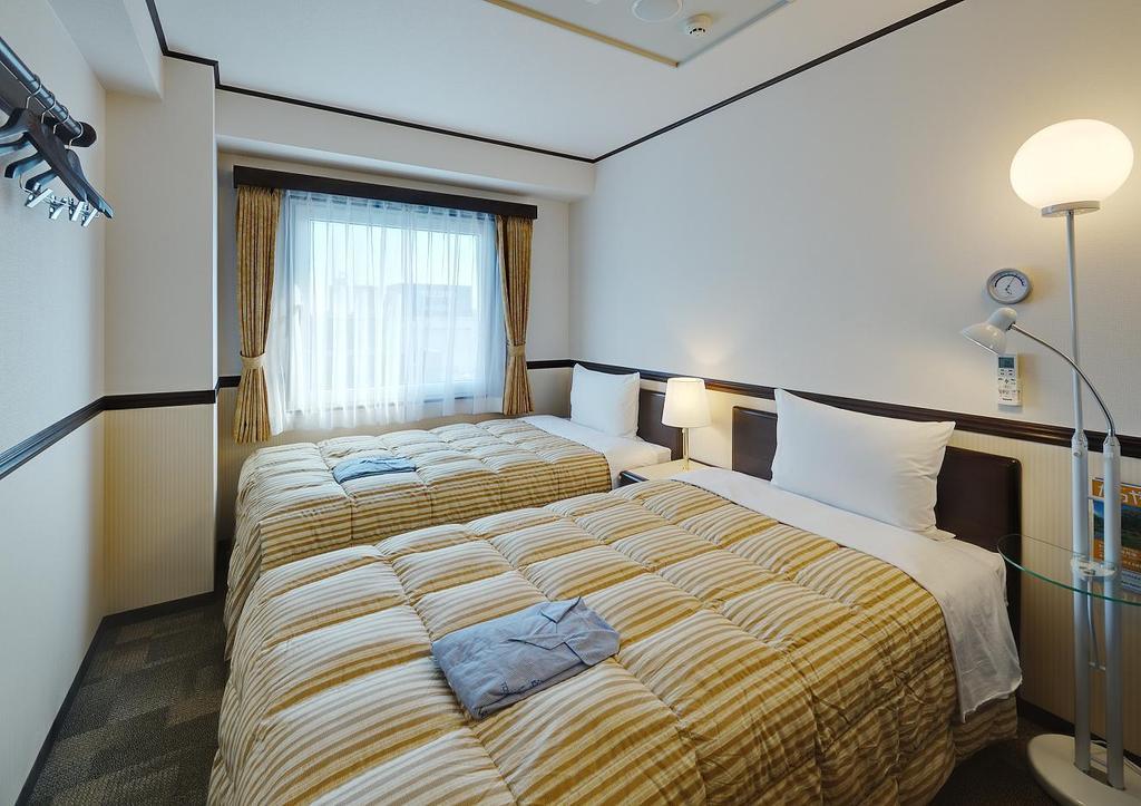 Toyoko Inn Aioi Eki Shinkansen Guchi Екстериор снимка