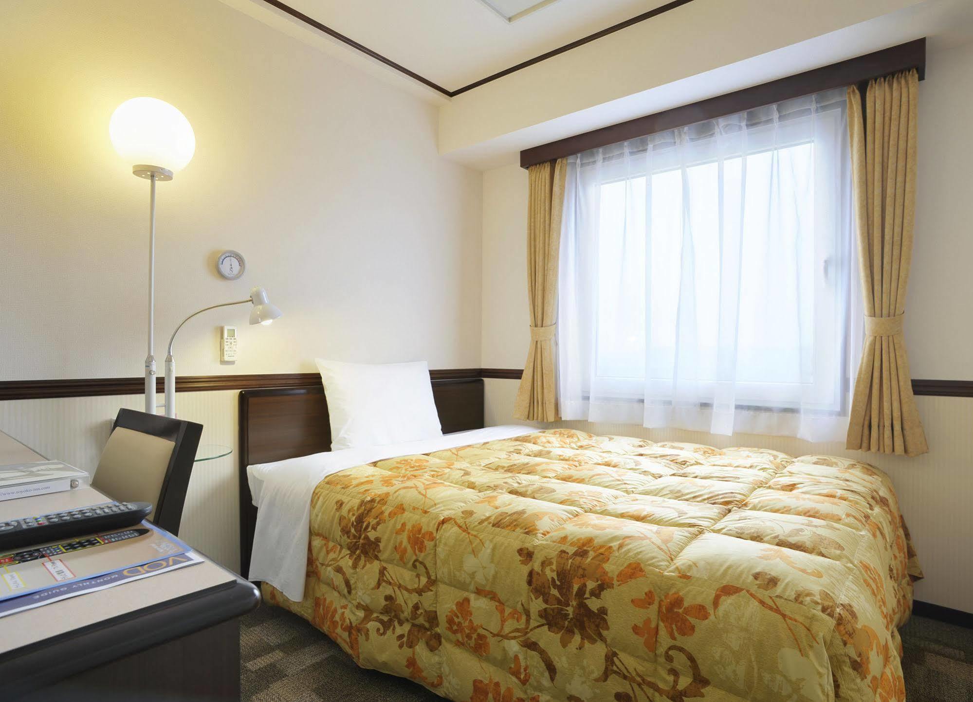 Toyoko Inn Aioi Eki Shinkansen Guchi Екстериор снимка