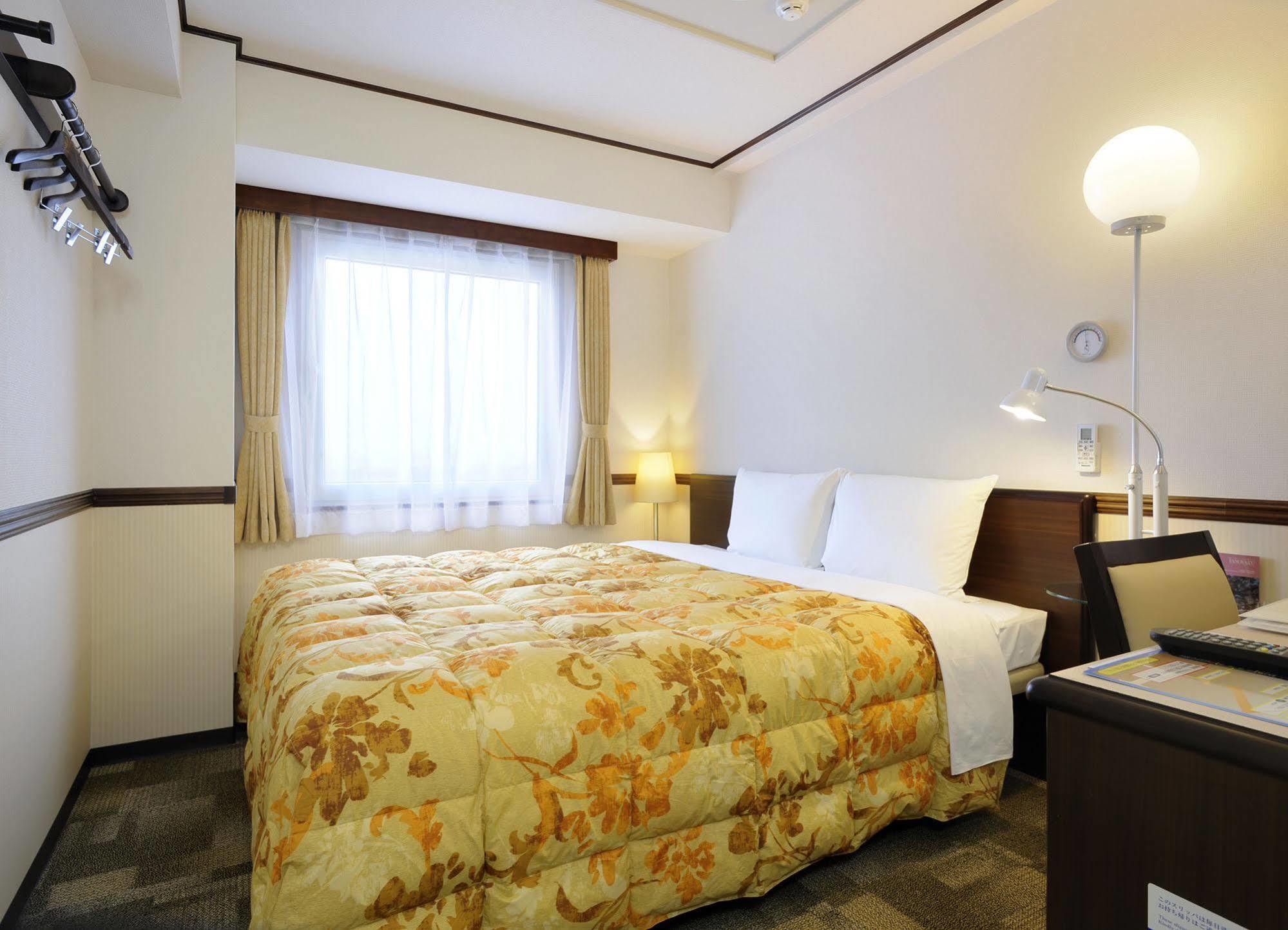 Toyoko Inn Aioi Eki Shinkansen Guchi Екстериор снимка