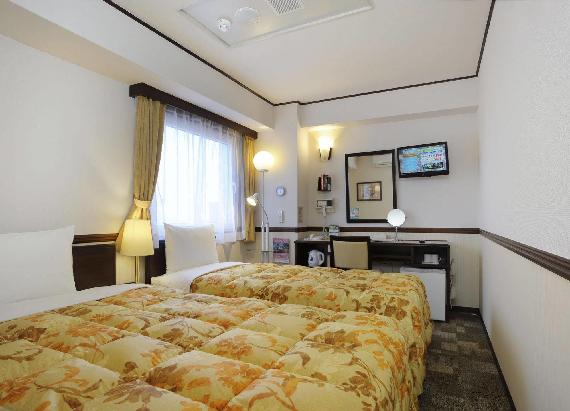 Toyoko Inn Aioi Eki Shinkansen Guchi Екстериор снимка